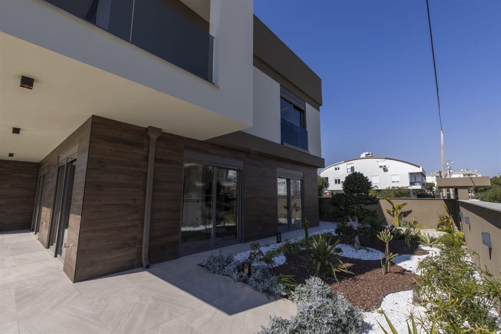 Property photo 2 of 19 Indulgent Antalya Property For Sale - Private Exterior And Swimming Pool