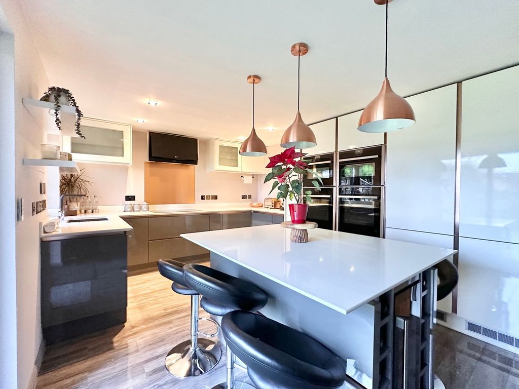 Property photo 2 of 31