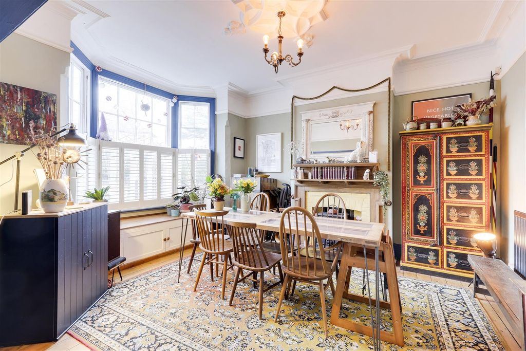 Property photo 3 of 32 1819.Jpg