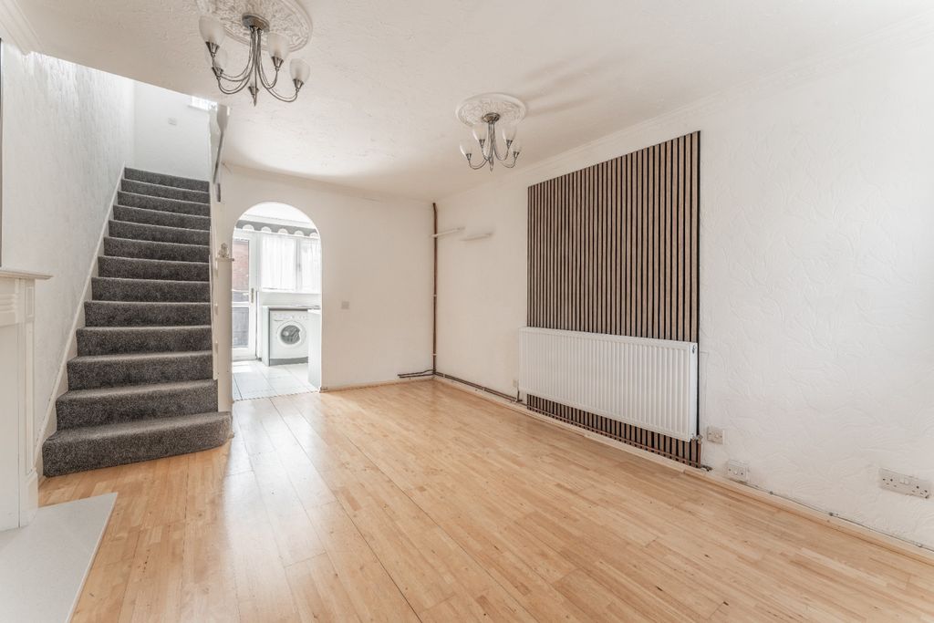 Property photo 2 of 13 5182642