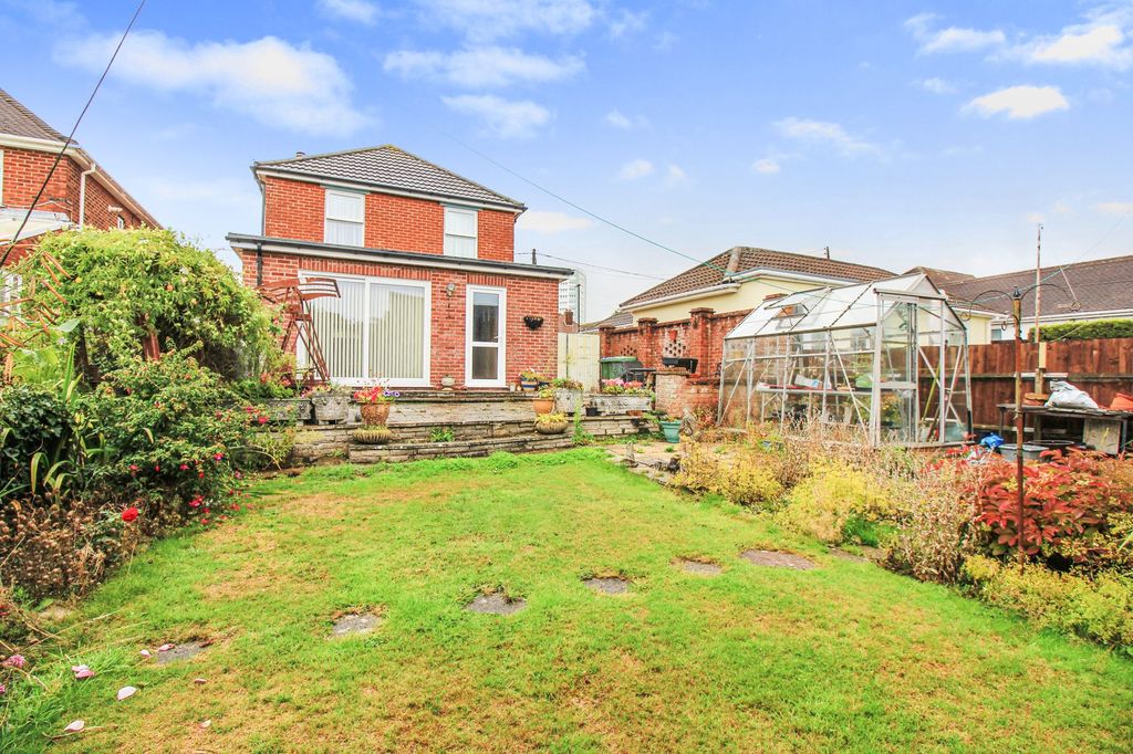 Property photo 2 of 21