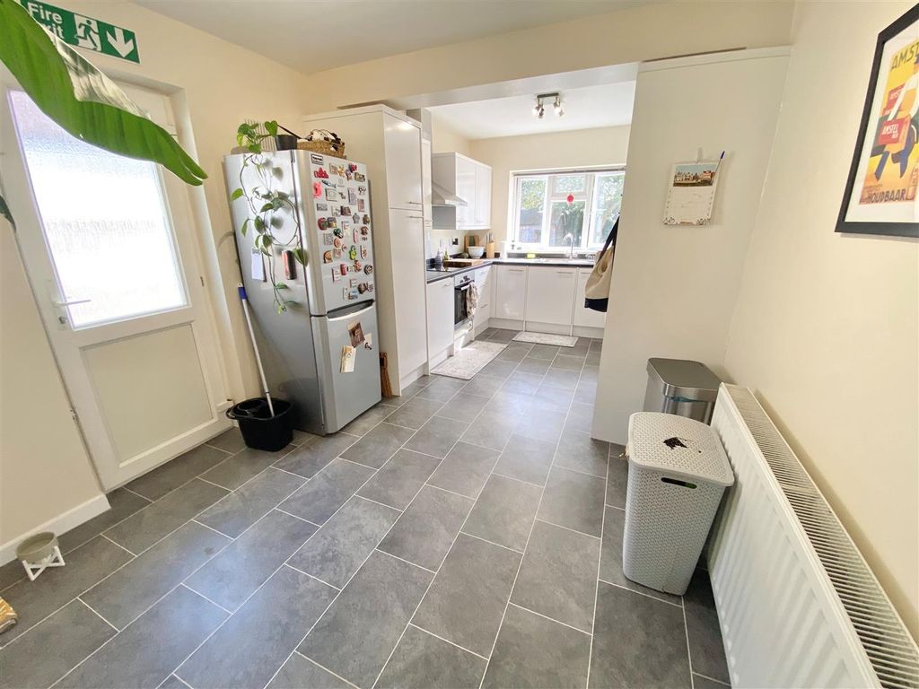Property photo 3 of 10 Kitchen 2.Jpg