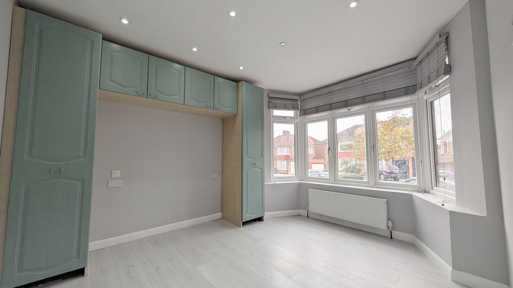 Property photo 2 of 21 Image