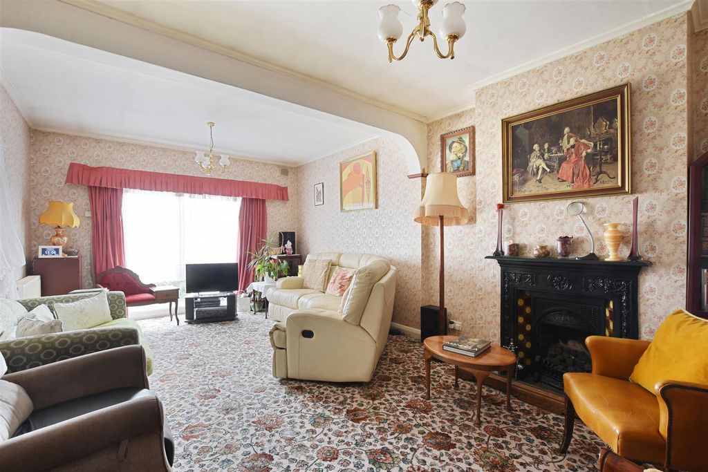 Property photo 2 of 15 14-0Fe3Gcwt - 22 Jersey Ave - Reception -Original