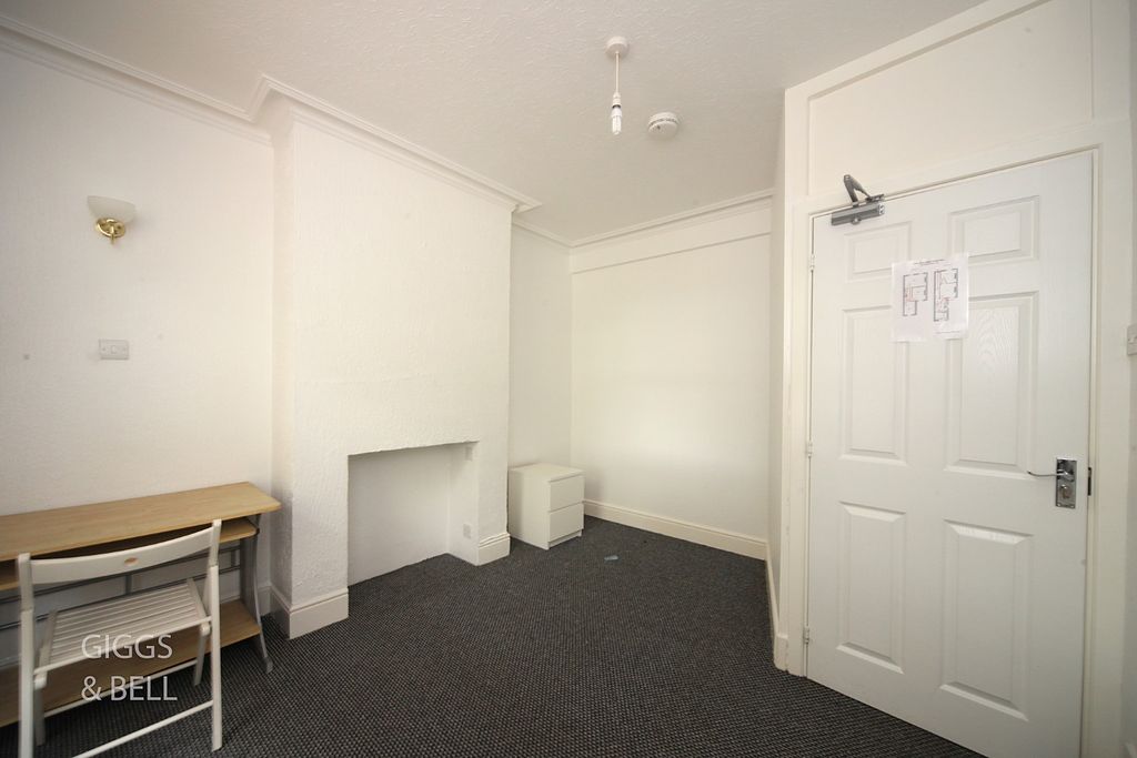 Property photo 2 of 16 5128871