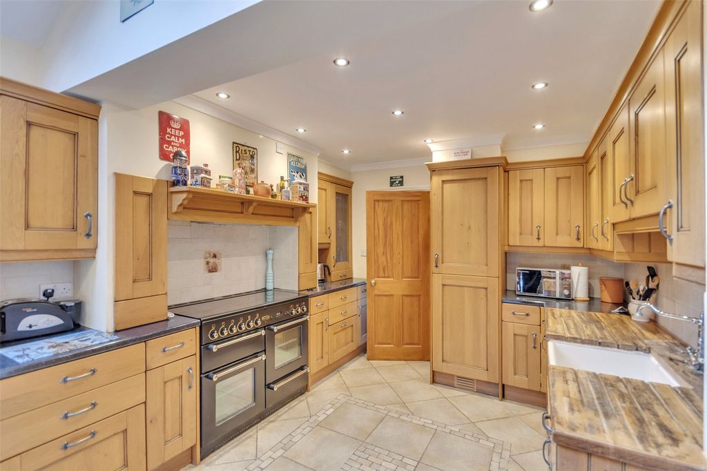 Property photo 2 of 44 Picture No. 14