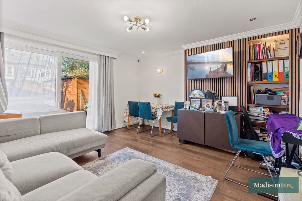 Property photo 2 of 18 Picture No. 10