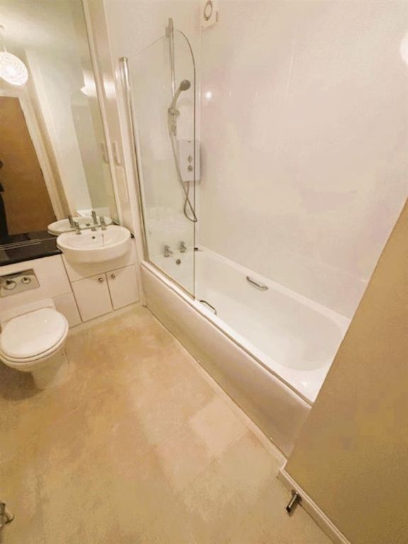 Property photo 2 of 8 Bathroom