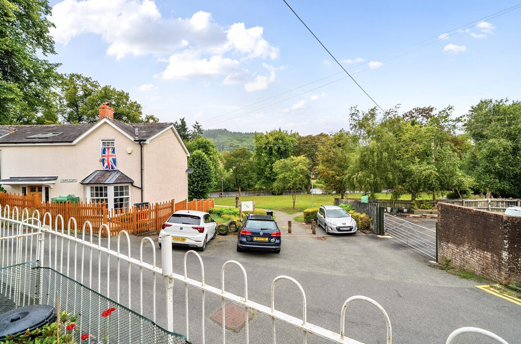 Property photo 3 of 22 1335746-4-689E0Ad...