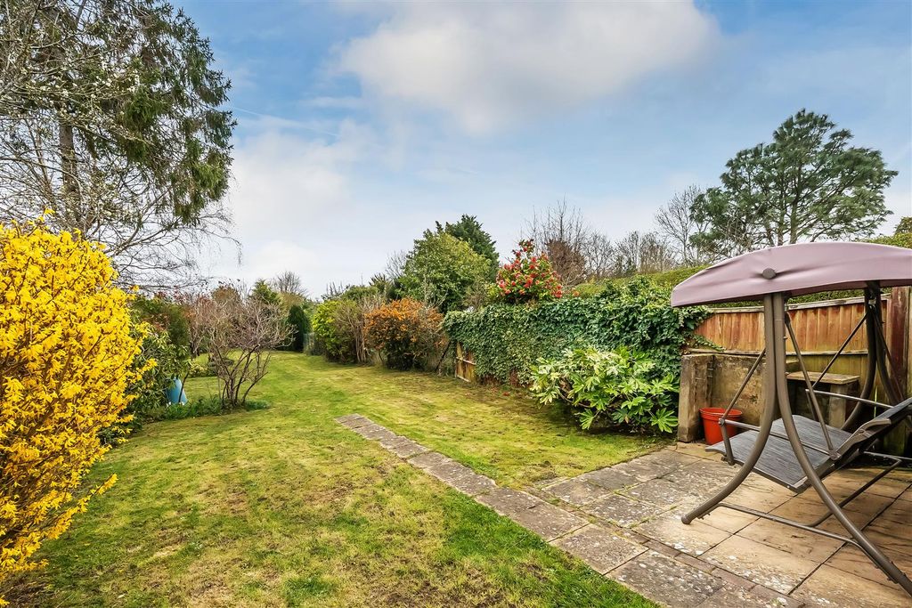 Property photo 2 of 15 162-Cobham-Road-5.Jpg