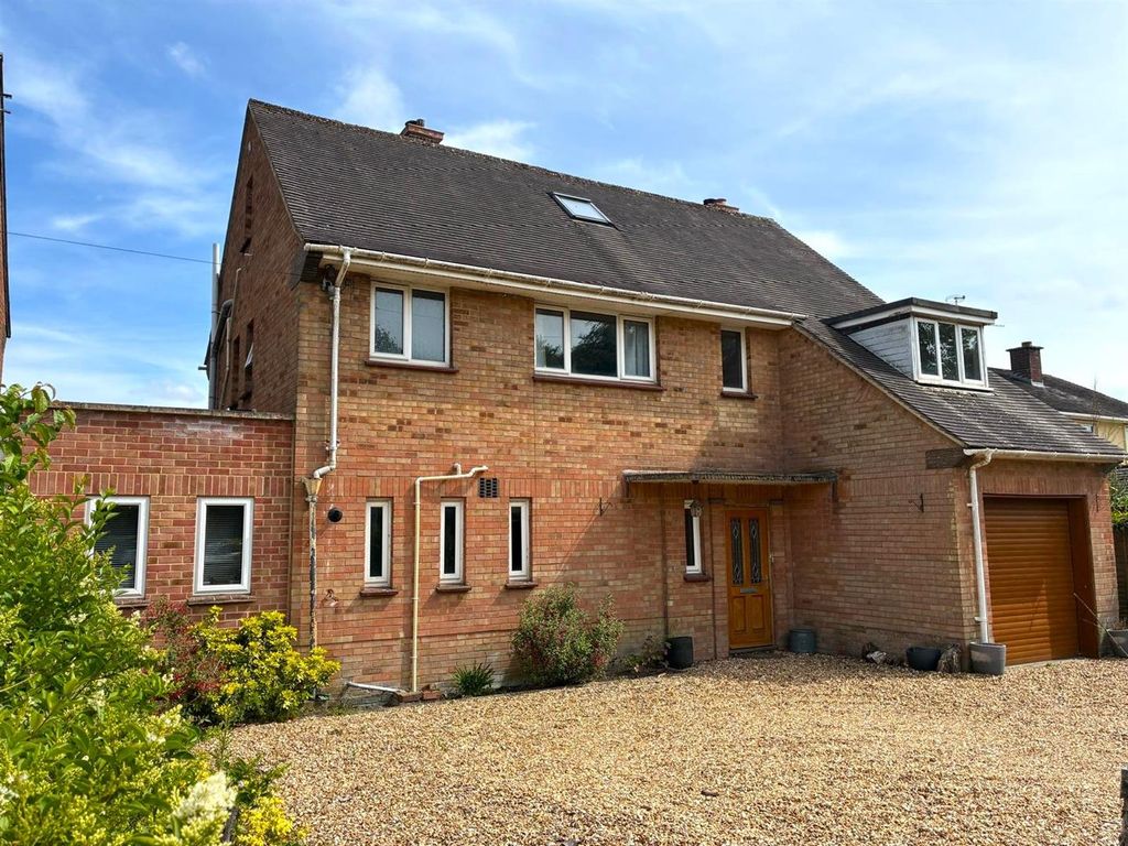 5 bed detached house for saleQueens Road, Devizes SN10