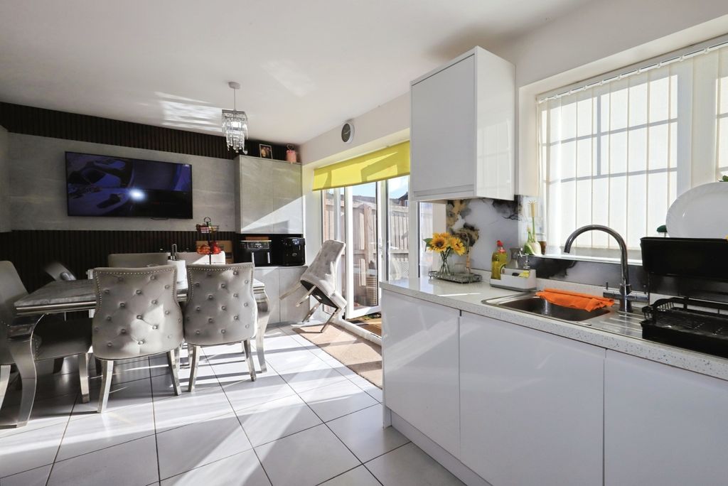 Property photo 3 of 20 Pbox-Img.Jpg