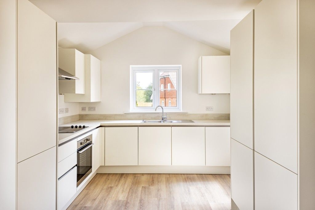 Property photo 2 of 9 Knightwood Chase, Fordingbridge