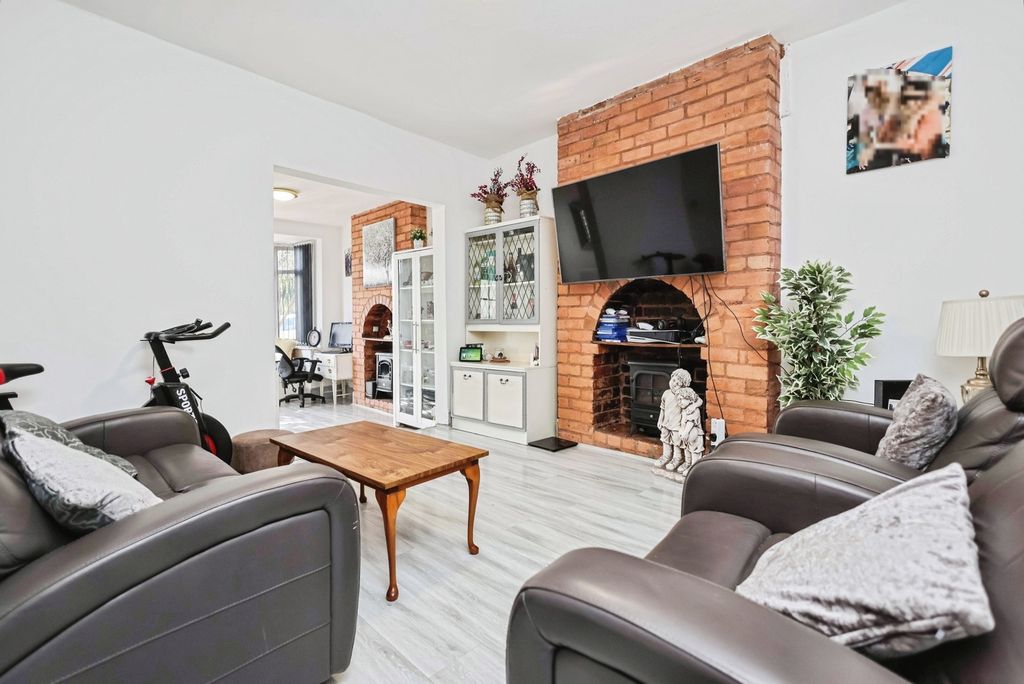 Property photo 2 of 21 Pbox-Img.Jpg