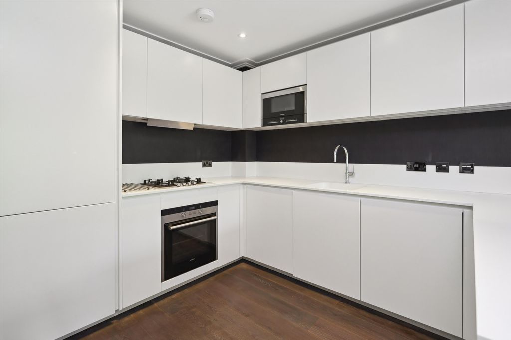 Property photo 1 of 18 Image