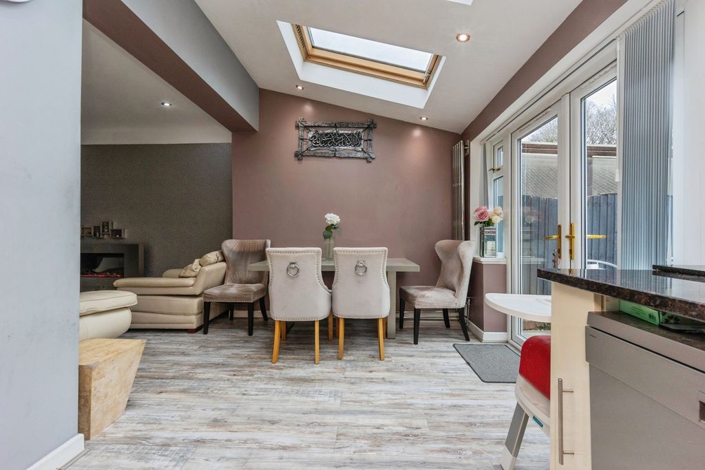 Property photo 3 of 25 Pbox-Img.Jpg