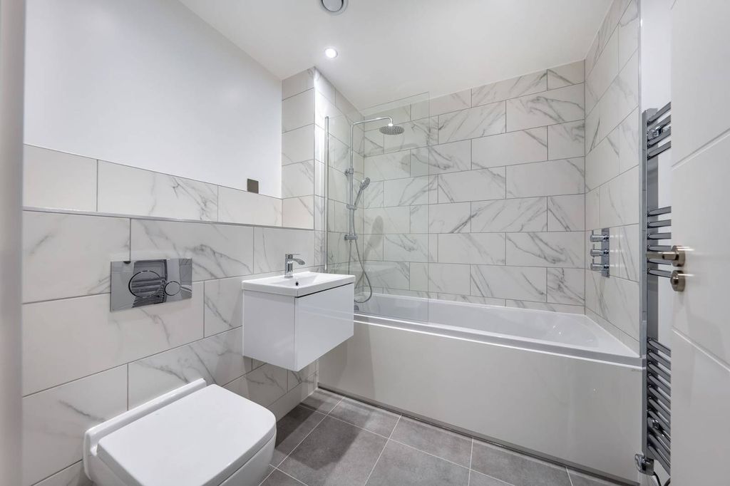 Property photo 1 of 25