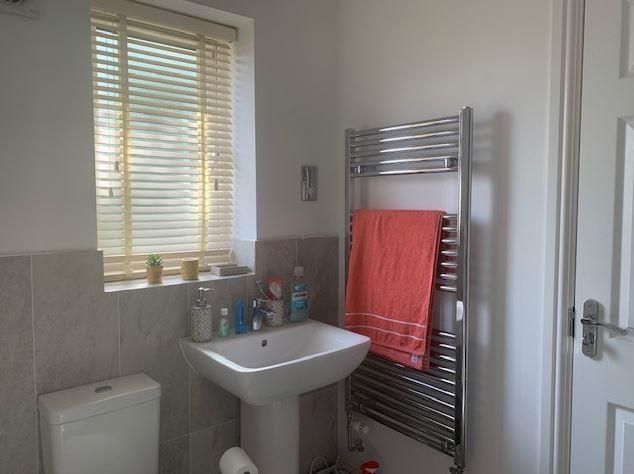 Property photo 3 of 17 Bathroom