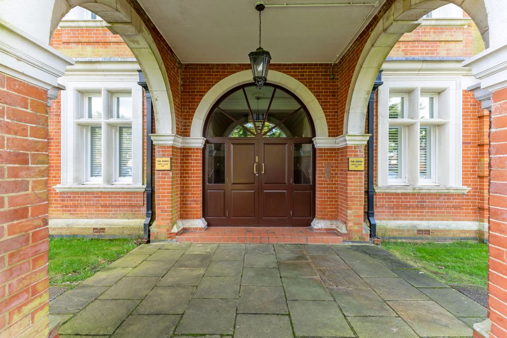 Additional image 7 of 3 bed flat for saleUpper Lodge Way, Coulsdon CR5
