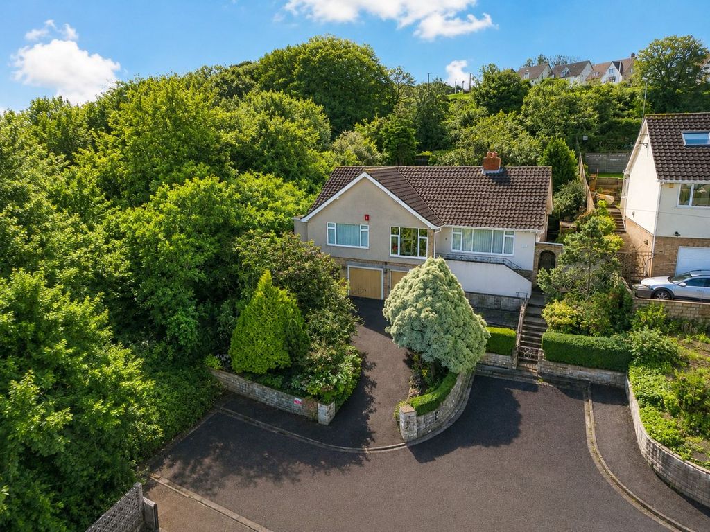 Property photo 1 of 32