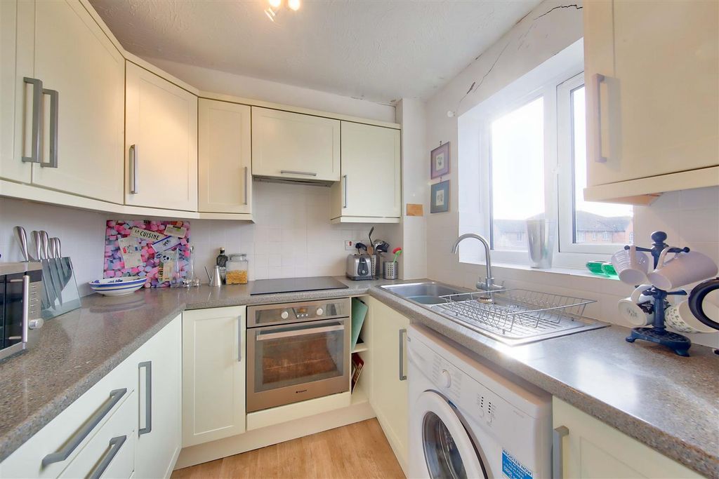 Property photo 2 of 9 26_Peartree_Avenue_Image8_15777_4.Jpg