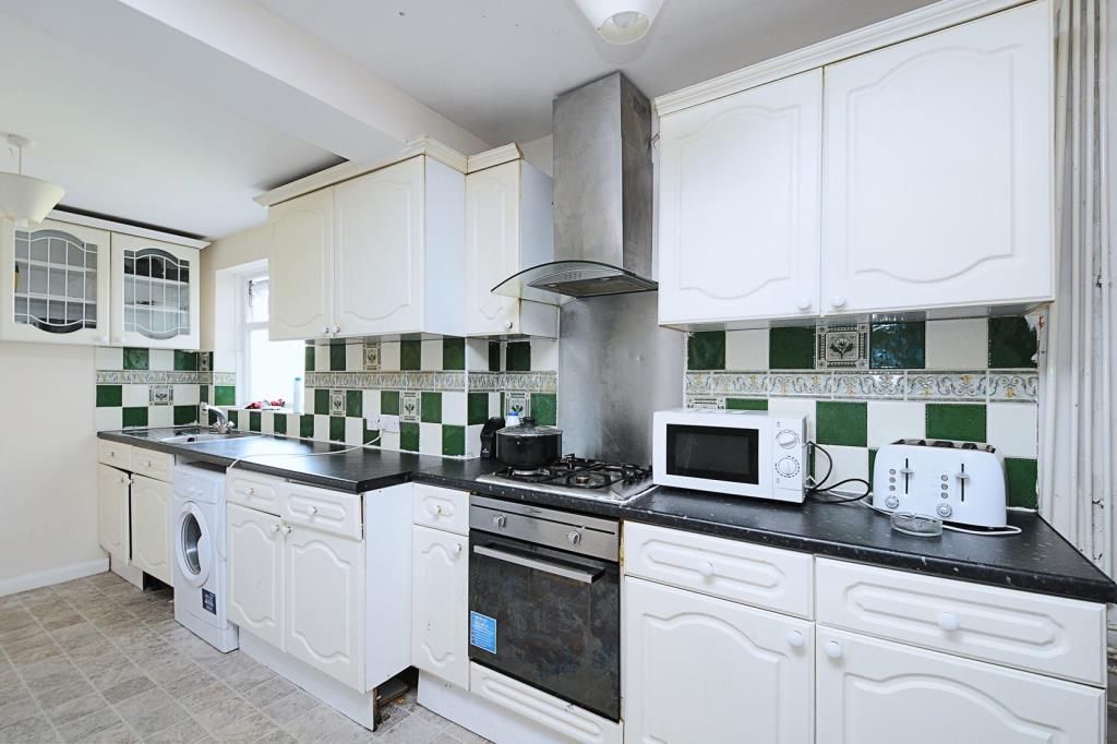 Property photo 2 of 10 Kitchen