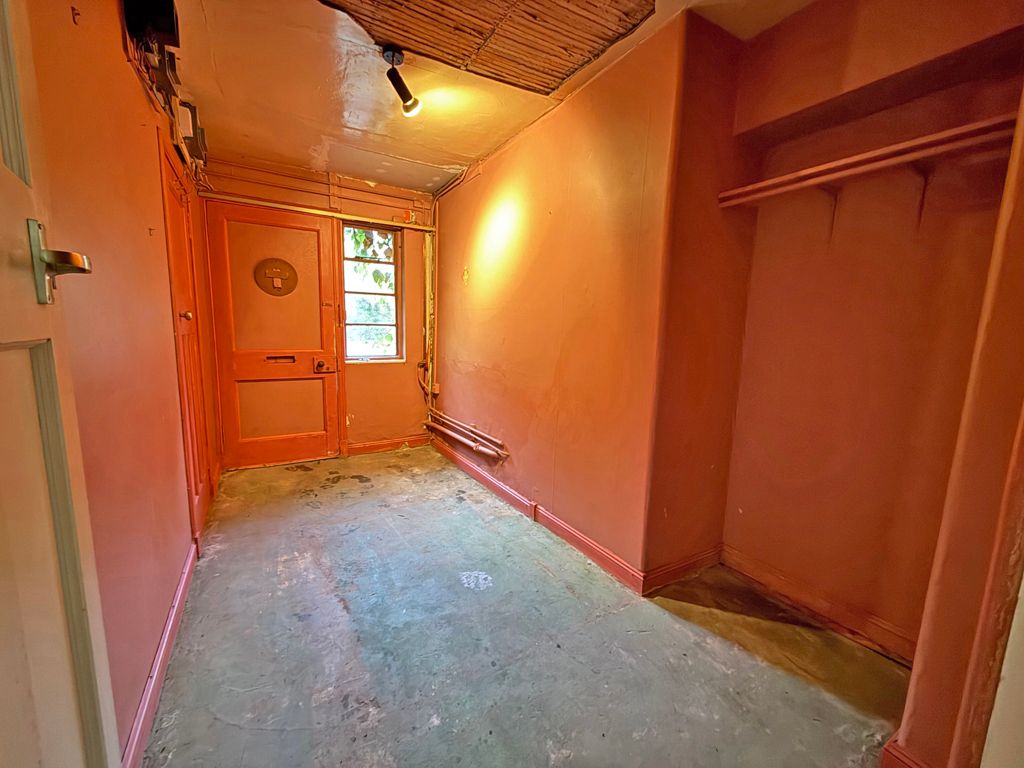 Property photo 3 of 34