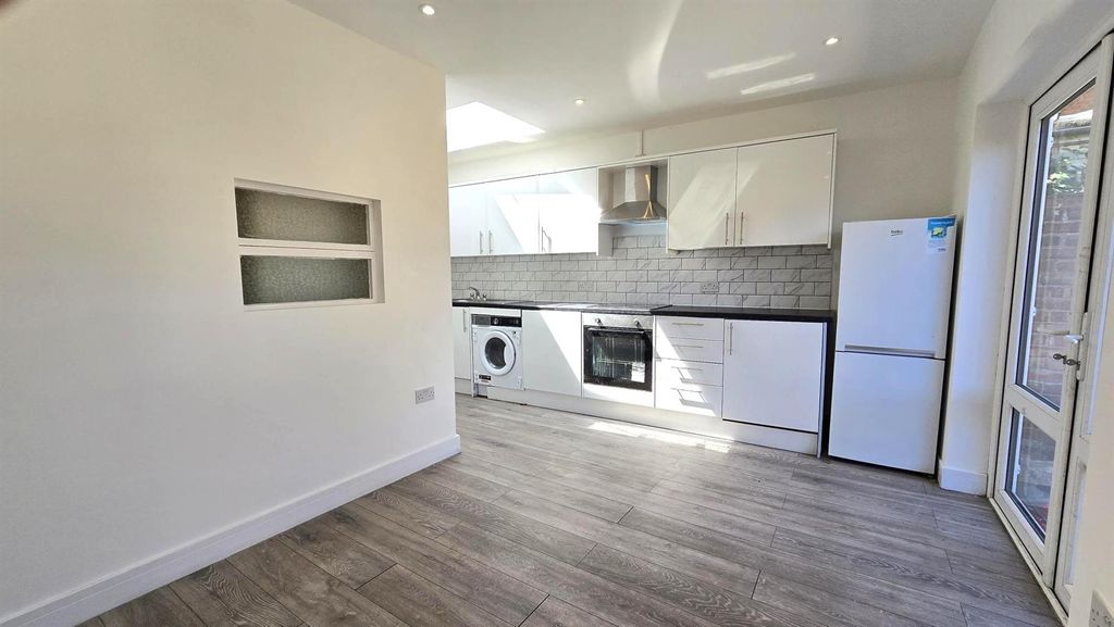Property photo 2 of 9 752.Jpg
