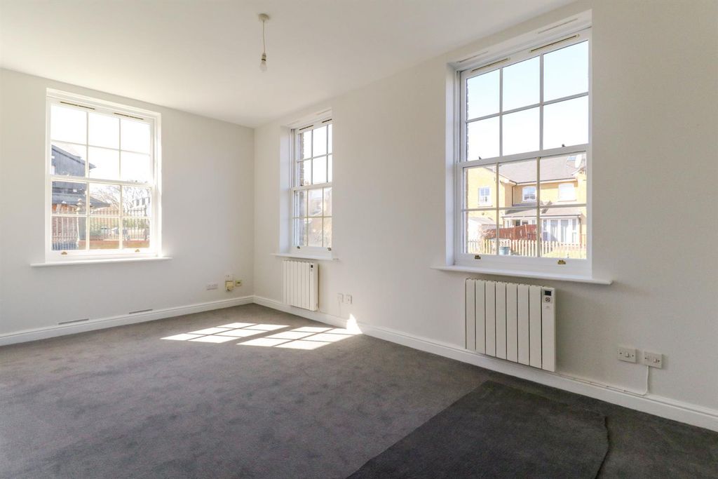 Property photo 2 of 25 Flat 1 James Lee Square-9.Jpg