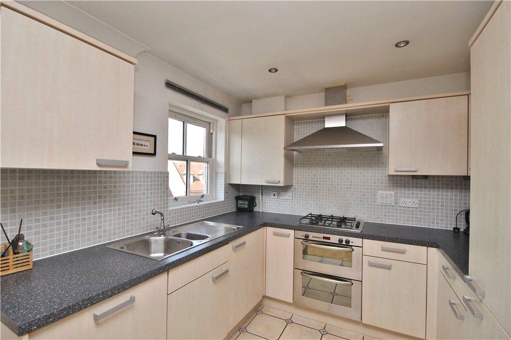 Property photo 3 of 9 Kitchen