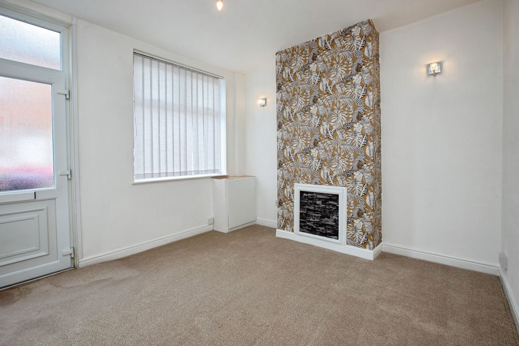 Property photo 2 of 15 Pbox-Img.Jpg