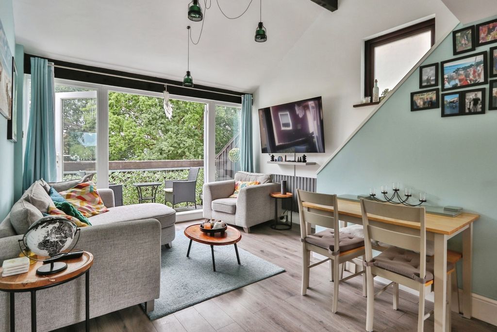 Property photo 2 of 17 Lounge/Diner