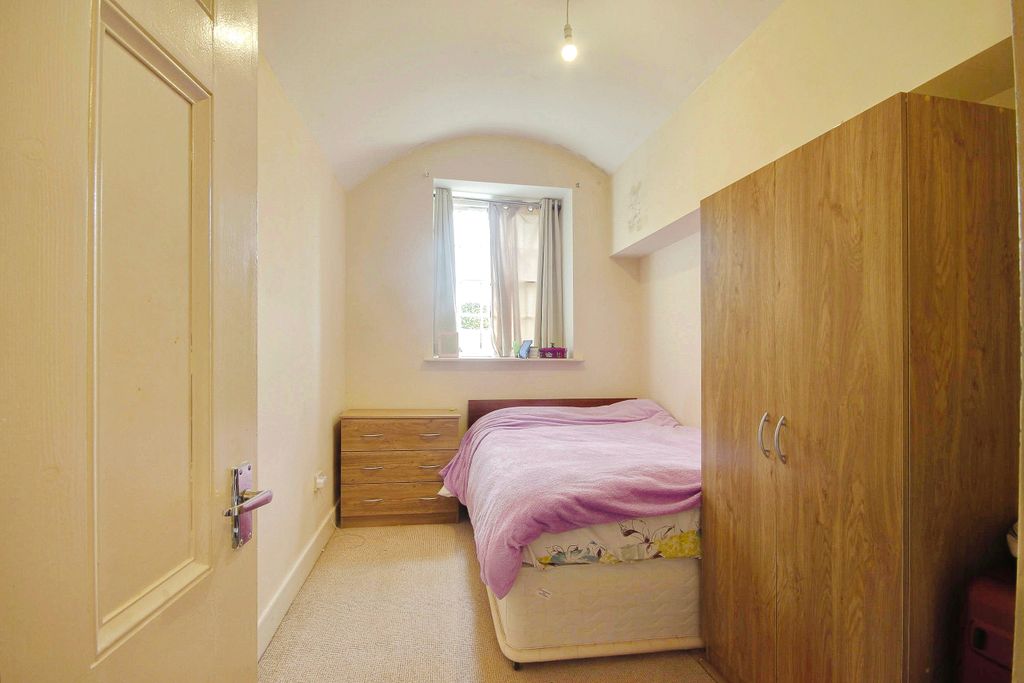 Property photo 2 of 5