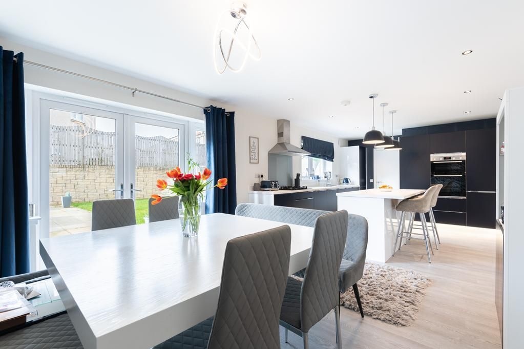 Property photo 3 of 36 Lev1430Pem Dining To Kitchen.Jpg