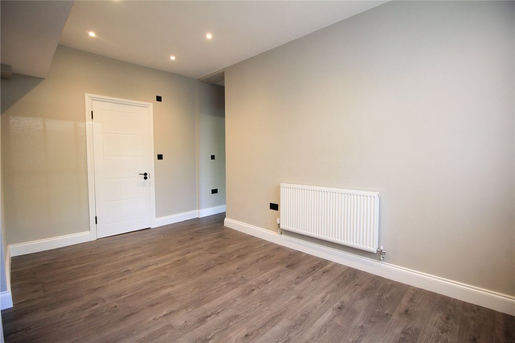 Property photo 2 of 12 Picture No. 04