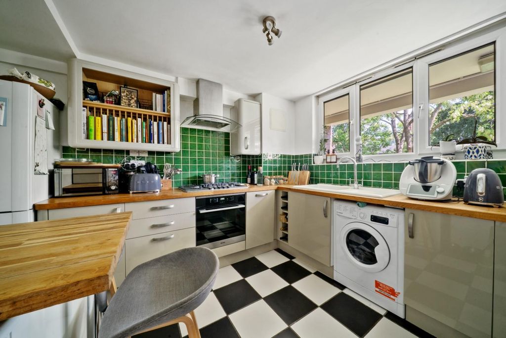 Property photo 3 of 8 Annandale Road 16 W4 Ph7.Jpg