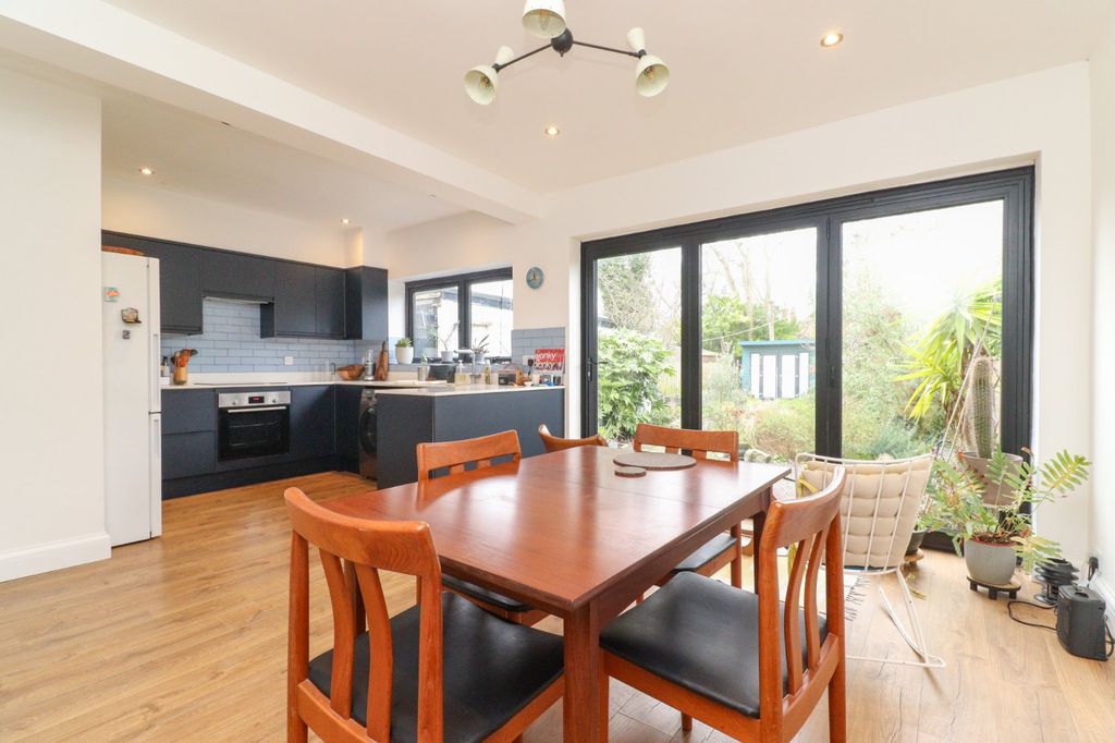 Property photo 3 of 9 Picture 3