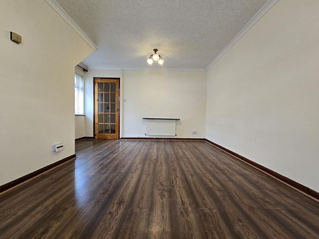 Property photo 3 of 10 Living Room