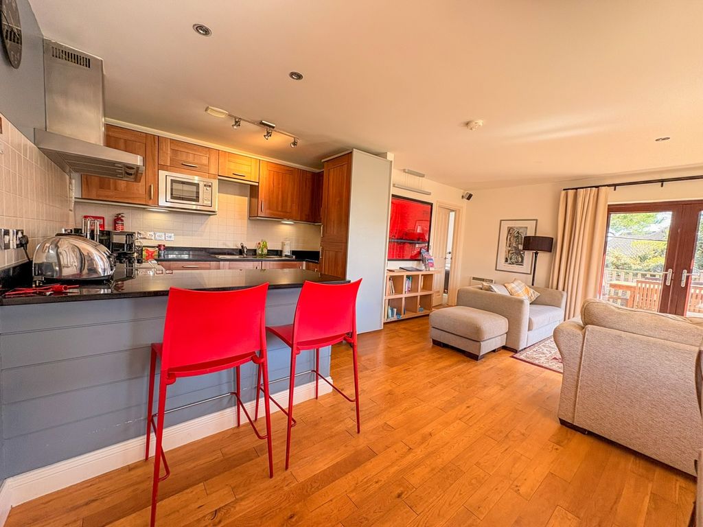 Property photo 3 of 14 325E63Ac-C8C5-49Ca-9988-355D0E39393D_1_102_O