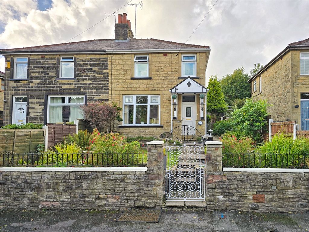 Property photo 1 of 23 Rasied Semi-Detached
