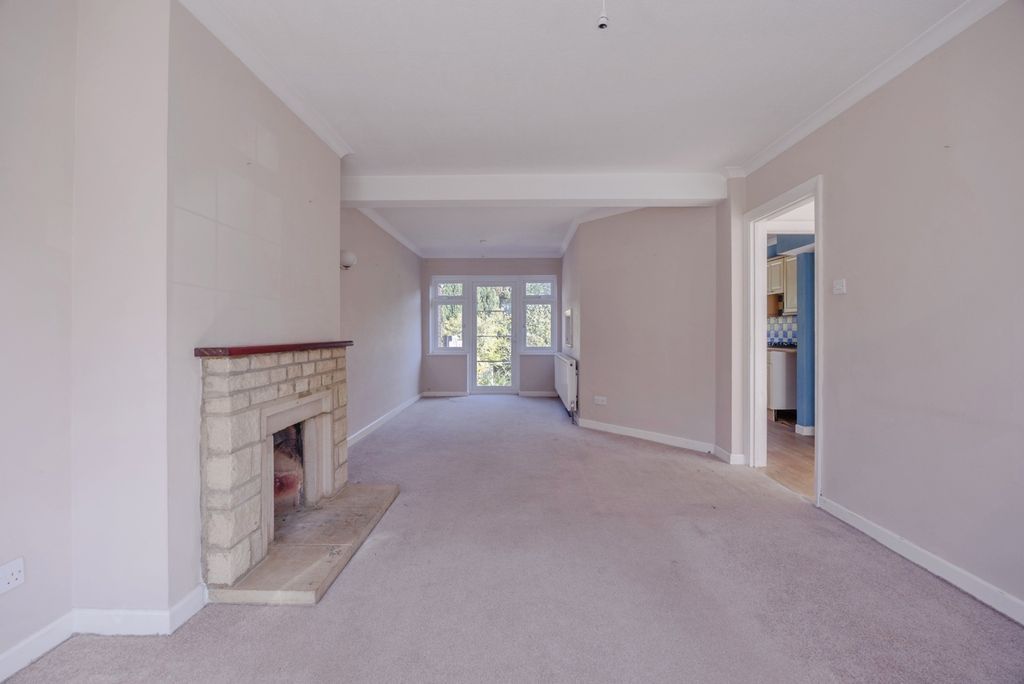Property photo 2 of 12 Lounge