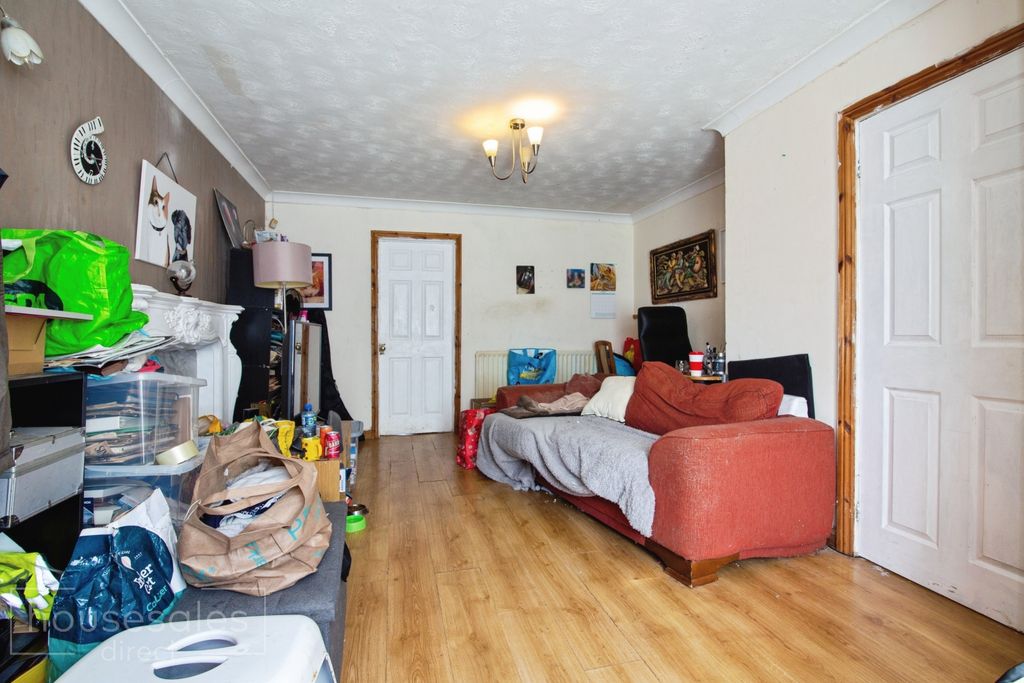 Property photo 2 of 8