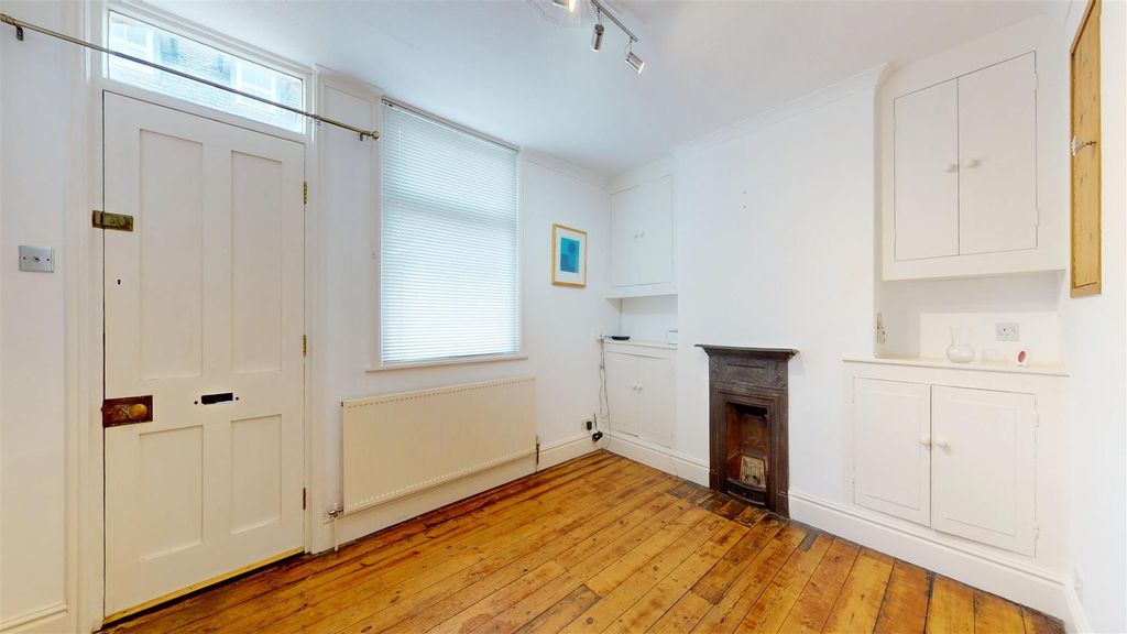 Property photo 2 of 11 Sitting Room