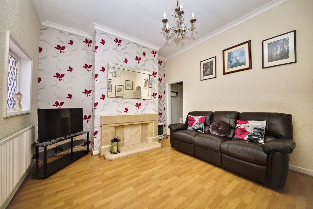 Property photo 2 of 17