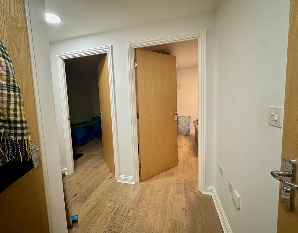 Property photo 2 of 9 Hallway