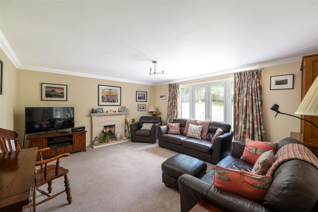 Property photo 3 of 37