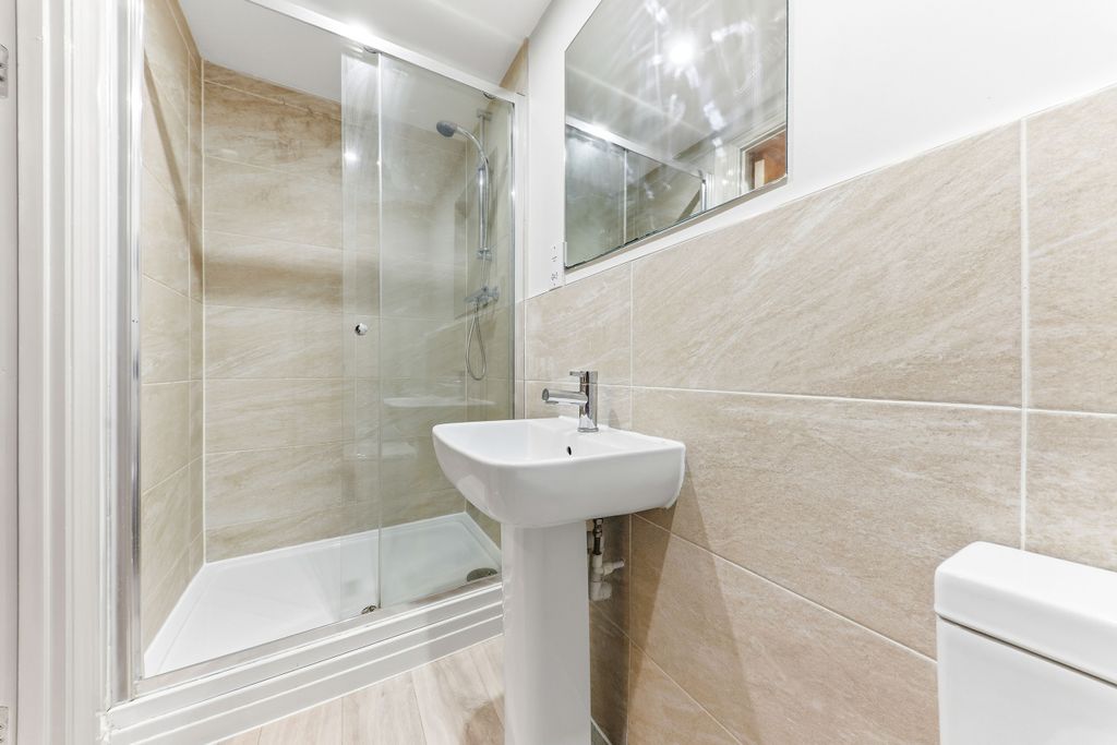 Property photo 3 of 11 En-Suite