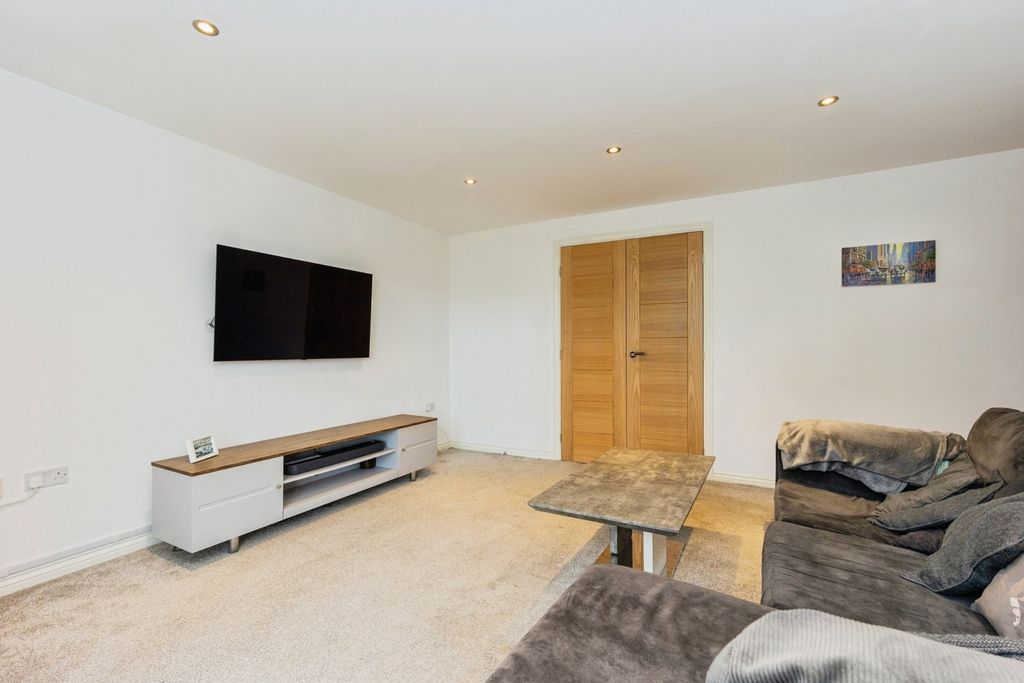 Property photo 2 of 17 Pbox-Img.Jpg