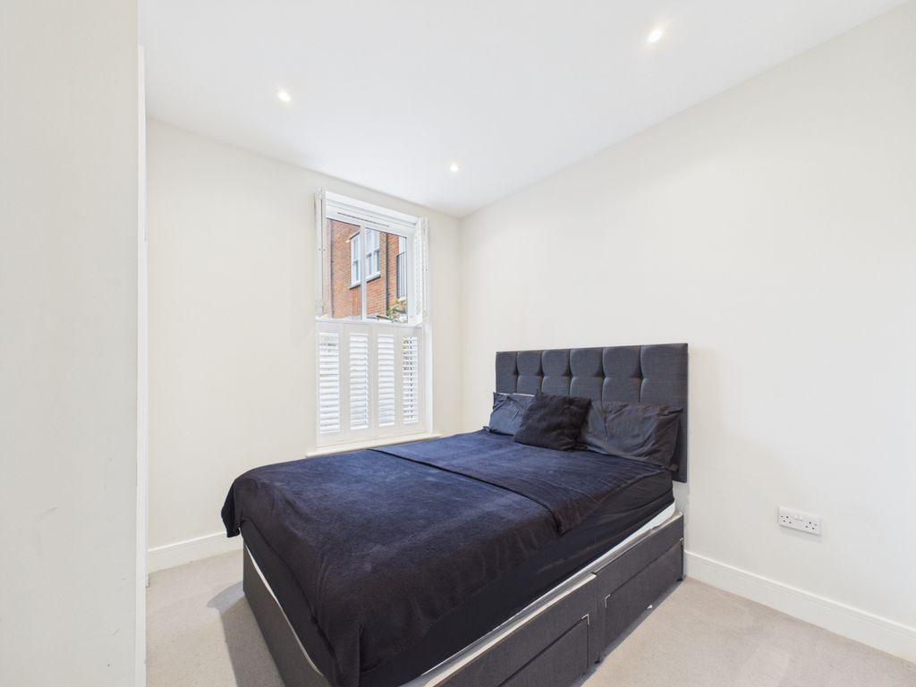 Property photo 3 of 6 Double Bedroom