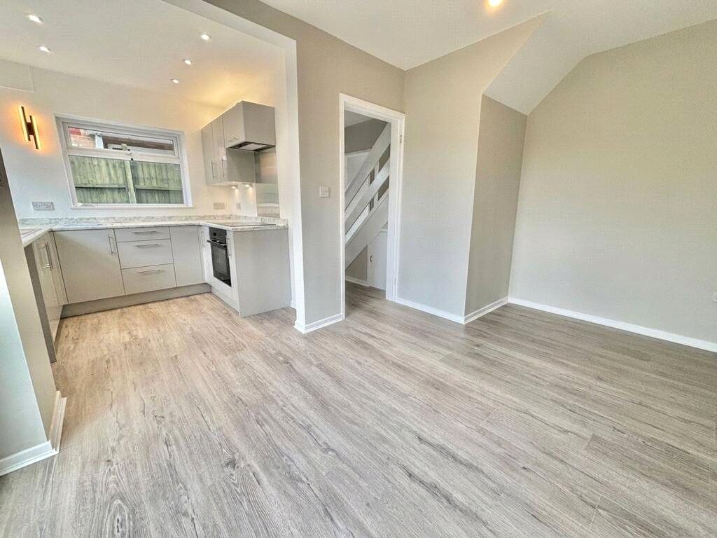Property photo 3 of 14 Kitchen/Dining Area